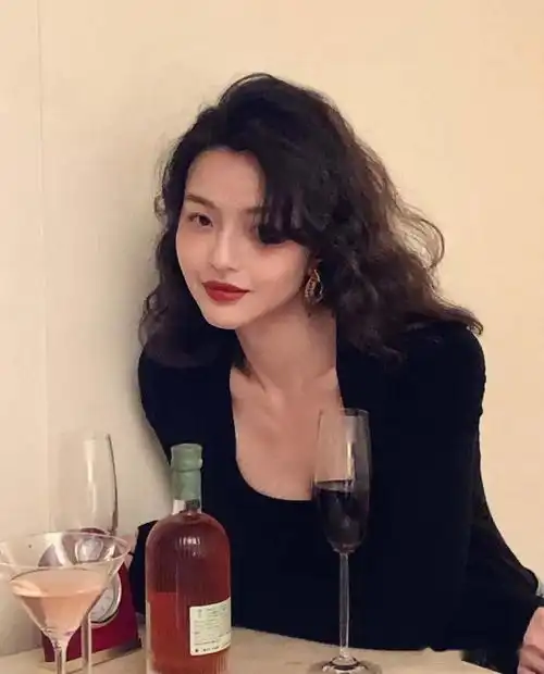 氛围感港风烫发
