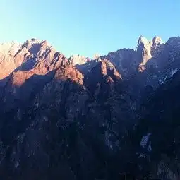 行走虎跳峡我们相离千山万水
