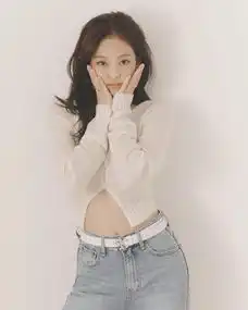 jennie慵懒风袭来,来看看韩国女生都怎么穿出慵懒气质
