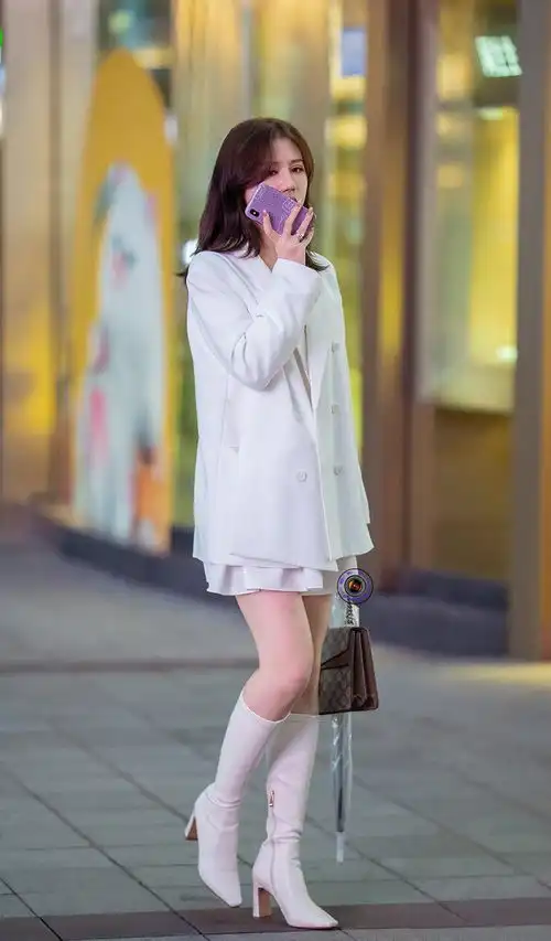 搭配秋装,美女大胆启用白色,吸睛亮眼时髦帅气还有清新唯美
