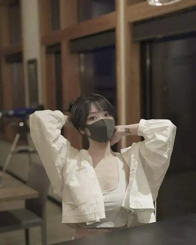 hongkongdoll是谁无奈下海的美女模特,火遍全网的玩偶姐姐
