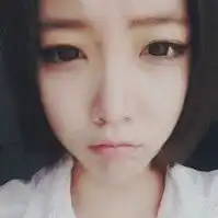 做你生命中可爱的猫咪慵懒的抱着你
