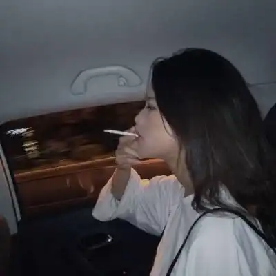 抽烟女头像高冷霸气冷血抽烟女头像图片
