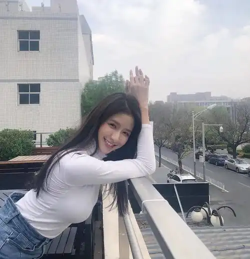 最美湖人队女球迷模特身材,笑容甜美太顶了
