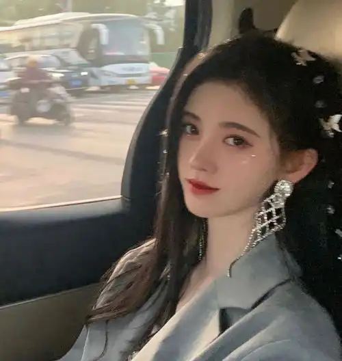 鞠婧祎山根太宽撞脸尚雯婕,鼻尖翘到可挂衣服,青环暴露了她
