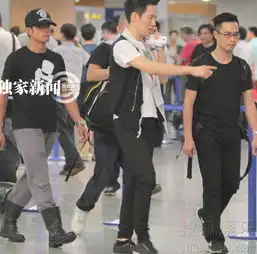 独家郭富城休闲装扮机场秀肌肉
