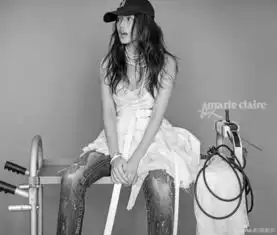 组图真女神舒淇素颜登封面尽显小女人慵懒
