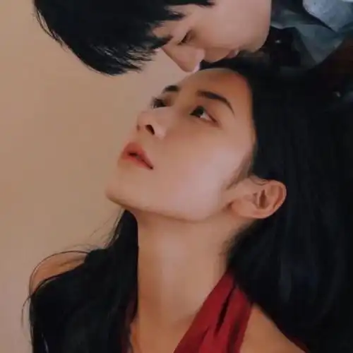 有什么值得推荐的好看的真人情侣头像
