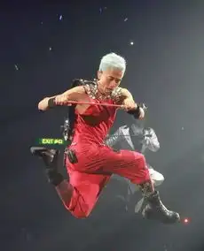 郭富城迎娶网红女友,直男癌找到了最般配的婚姻
