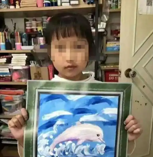 大连10岁女童遇害近两年后火化,13岁凶手将被释放,其父母拒道歉
