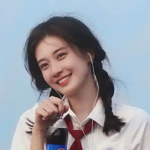 温柔女生头像可以喜欢大海,但别窒息于海底
