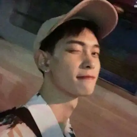 霸气头像男生,超拽的神情一看就是牛气
