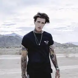 油头纹身颜值高外加身材好,男生都要被这个男神帅弯
