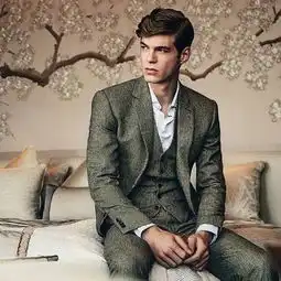 49岁邓文迪和21岁鲜肉男模交往一年多了,画风还这么甜
