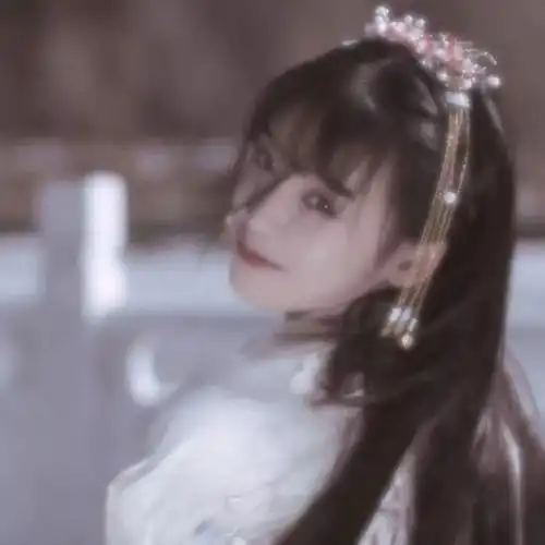 头像只有年轻人还在为爱哭泣,而我们成年人只会为穷流泪
