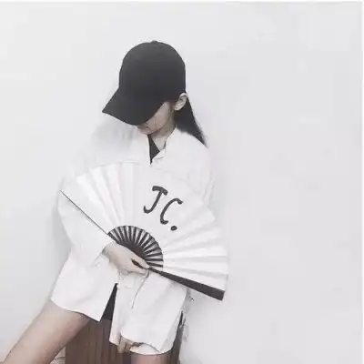 简约的情侣背影头像
