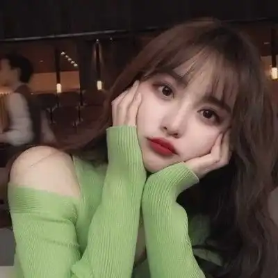 网易云热评她是班花,有一天她突然走过来喂我吃了一块奥利奥
