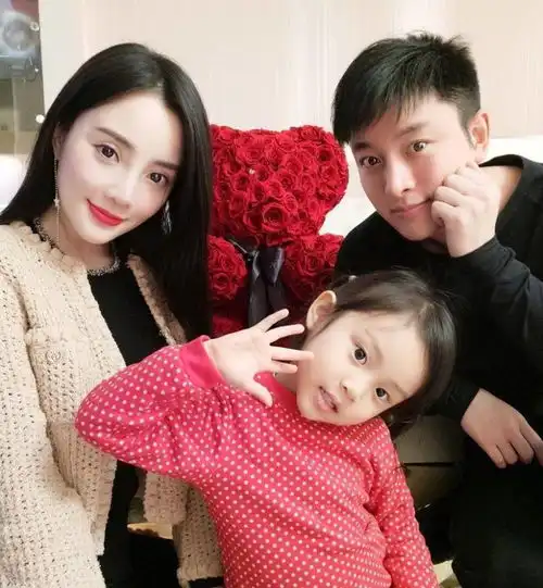 疑似和李小璐隔空互动后,贾乃亮再度分享健身照,阳光帅气获赞赏
