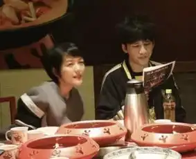 她是汪涵隐藏起来的娇妻,为丈夫放弃事业,今41岁瘦成纸片
