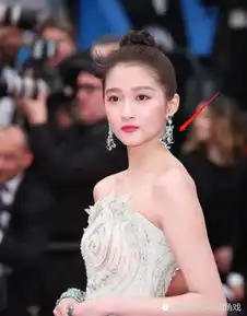 有一种站姿叫关晓彤的迎宾站,看似简单,但一般人都不敢模仿
