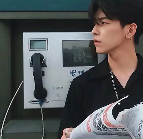 头像超赞的男生头像,简简单单就是帅
