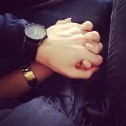 男朋友喜欢这样抓我手什么意思
