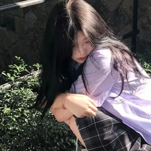 女生头像夏天是热烈的代名词
