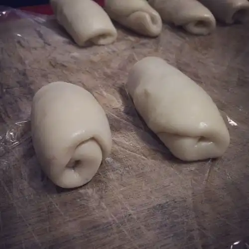 红豆相思藏心中一人一口酥
