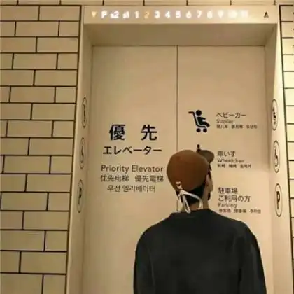 显得有点无助充满忧愁的男生,最新扣扣头像男生2020
