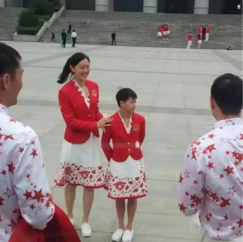 全红婵成全运会打卡点被许昕花式求合照,与孙一文同框太养眼
