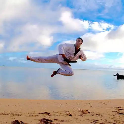 从夏奥裸到冬奥,他用一身油亮的肌肉点燃零下10的冬奥会
