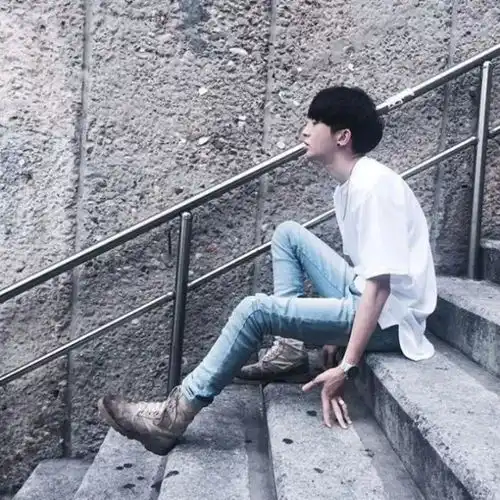 no25后脑勺这样留,侧面好帅
