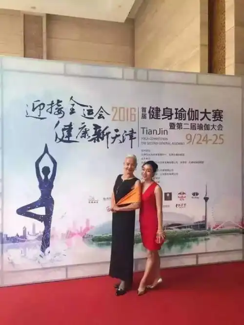 健身13年,73岁的她成中国最美瑜伽奶奶青春难驻,但要优雅老去
