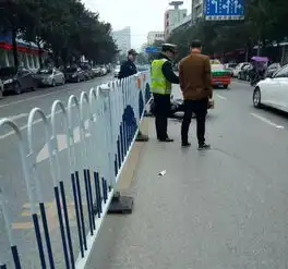萍乡一小伙骑摩托起的飞把过斑马线的老人拖行几米远...
