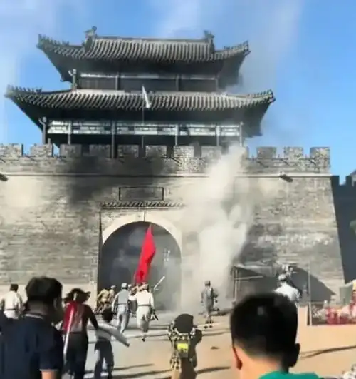 沉浸式体验亮剑山东一景区跟着团长打县城项目爆火凤凰网山东凤凰网
