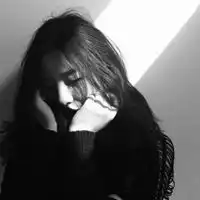 qq头像女生洒脱
