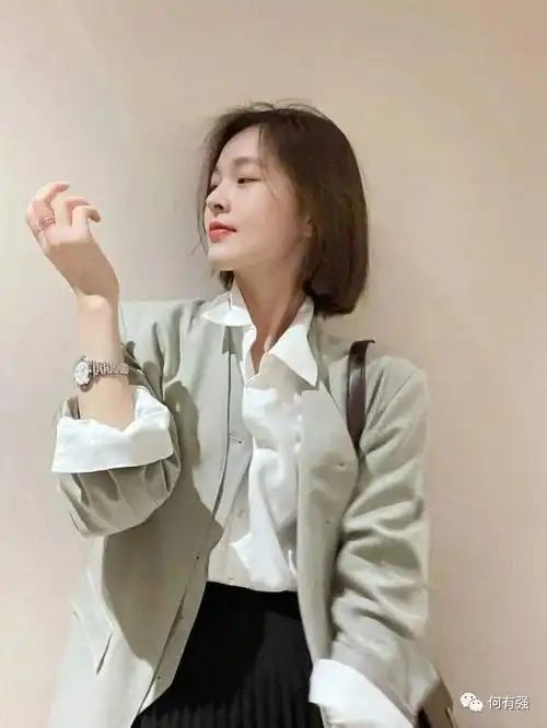 30女性不要瞎打扮,试试这些温柔优雅的轻熟穿搭,美得让人心动
