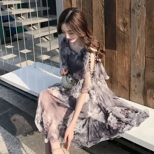 7月新上简约小清新连衣裙,会搭才迷人,尽显女性的风情万种
