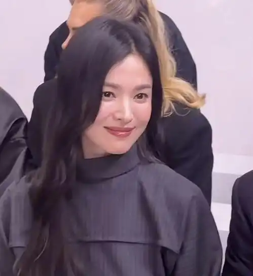 米兰时装周,国际女星个个风情万种,但都被一位中国女星艳压了
