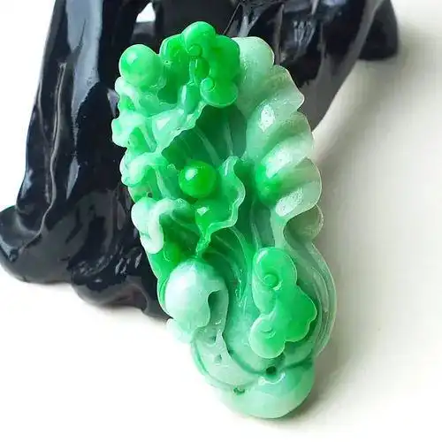 一颗白菜翡翠也能成为台北故宫博物馆的镇馆之宝是有何魅力呢
