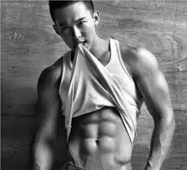 男人撸铁后,会变成什么样
