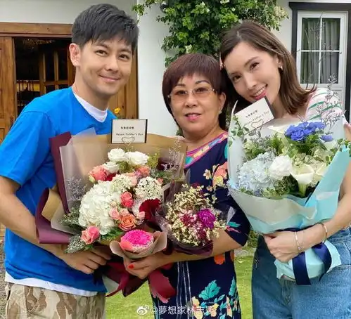 明星如何庆祝母亲节肖战画图,张杰与母亲合唱,范丞丞晒妈妈年轻照
