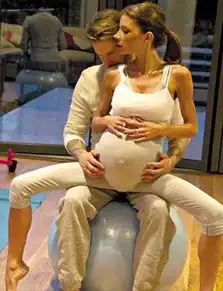 郭晶晶孕味十足有了细数女星性感大肚裸照
