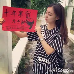 众美女学姐为高考生加油打气高清组图
