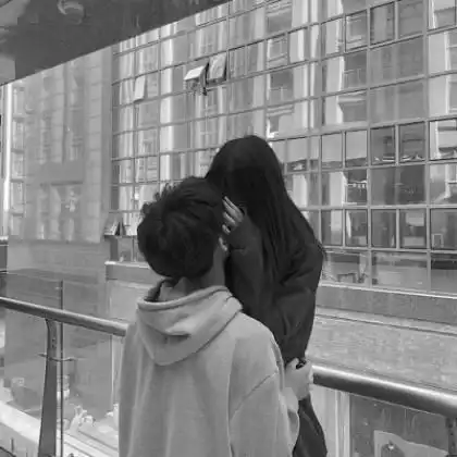 情侣黑白头像一对,情侣间没有什么单纯的友好
