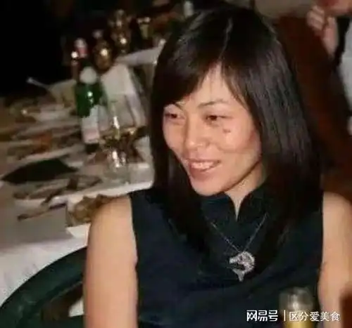 黄渤追了她13年,成名后对她不离不弃,如今45岁她被宠成公主
