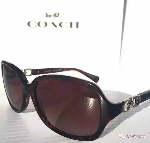 夏日酷翻天心机配饰,当然少不了一款coach寇驰太阳镜
