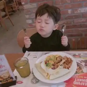 情侣头像可爱小孩两张一对
