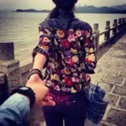 帮忙找出和这个头像是情侣的谢谢了
