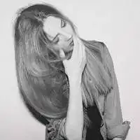 谁能给我5个以上的欧美女生头像,黑白的最好
